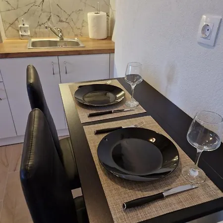 Apartment Above Near The Airport *